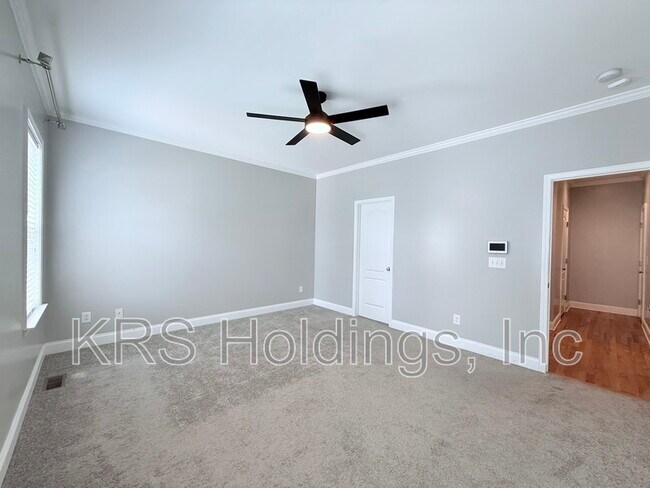Building Photo - 5810 Spring Glen Lane