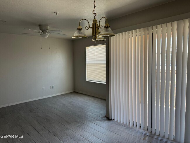 Building Photo - 6027 Brook Hollow Dr