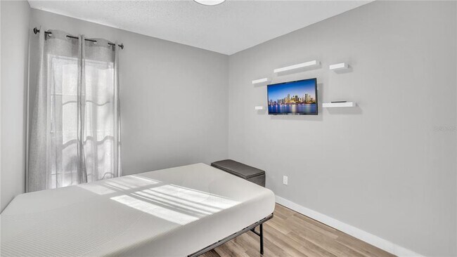 Building Photo - 501 E Bay Dr