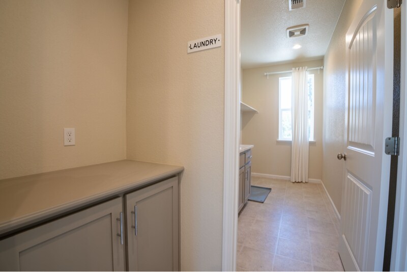 Building Photo - 3625 Blue Bird Dr