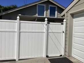 Building Photo - Quaint Seabright Unit