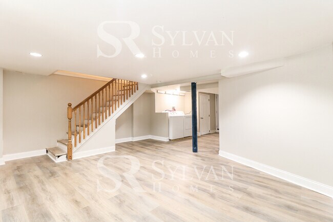 Building Photo - Remarkable Value. Unbeatable Location!