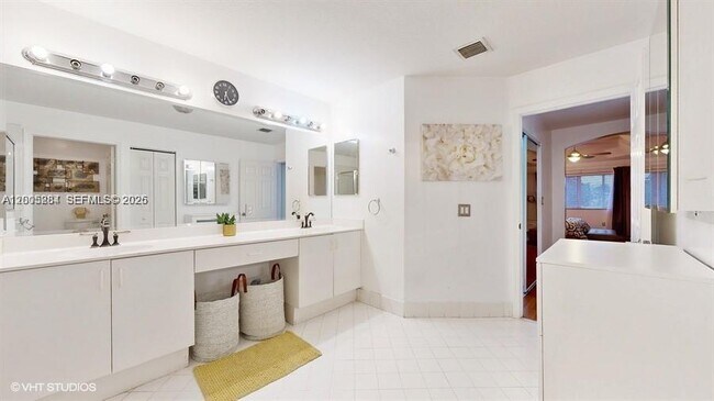 Building Photo - 6861 NW 107 Ct