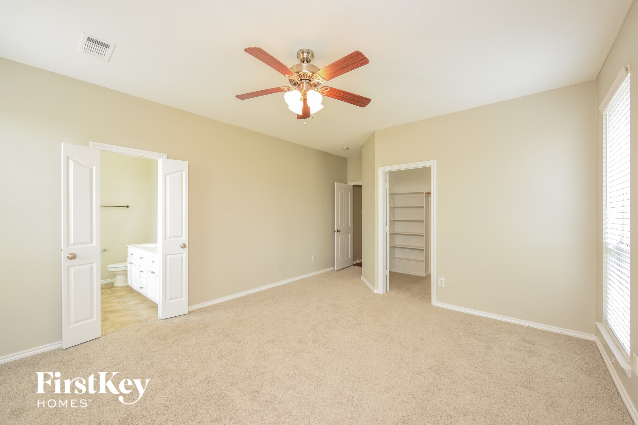 Building Photo - 10649 Fossil Hill Dr