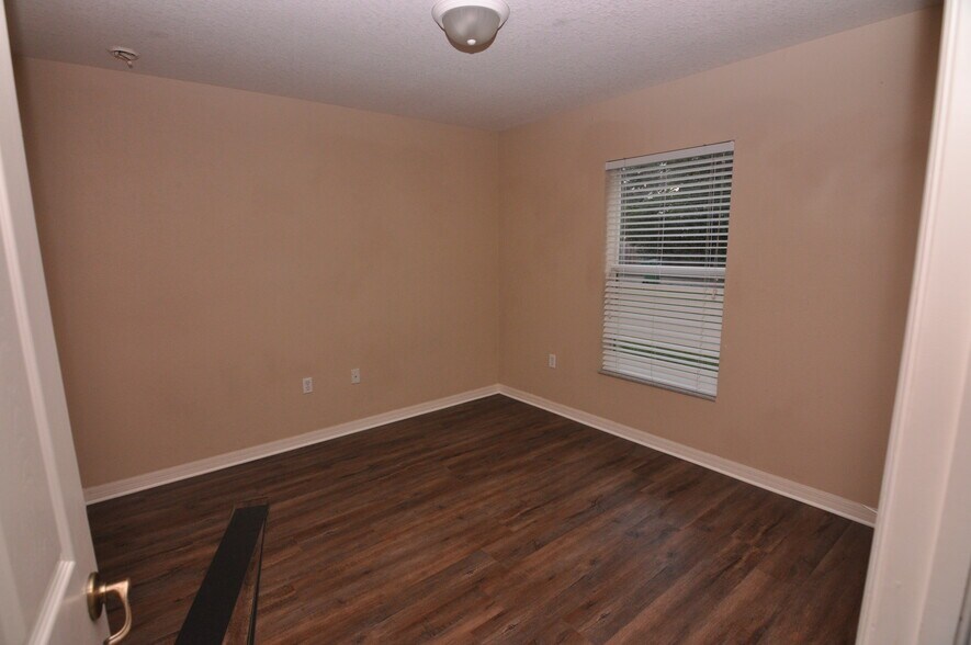 Building Photo - 5846 8th St