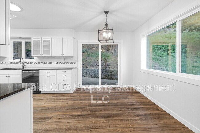 Building Photo - 1525 E Woodland Dr