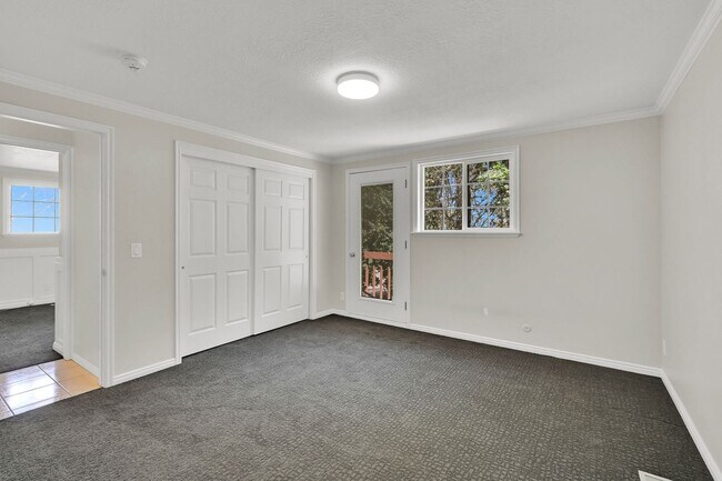 Building Photo - 4050 Taylor Ave