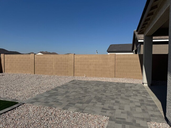 Building Photo - 3 bed 2.5 bath brand new home