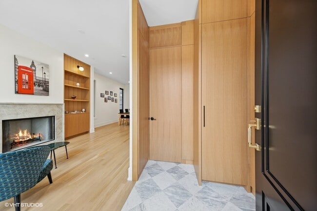 Building Photo - 1844 N Maud Ave