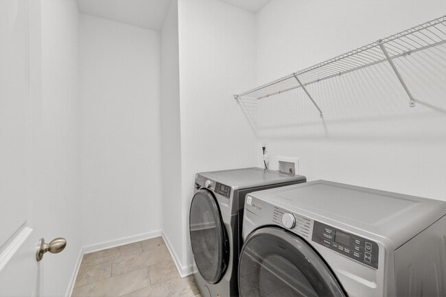 Building Photo - 4909 Russell David Dr