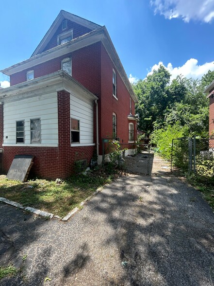 Building Photo - 563 N 24th St