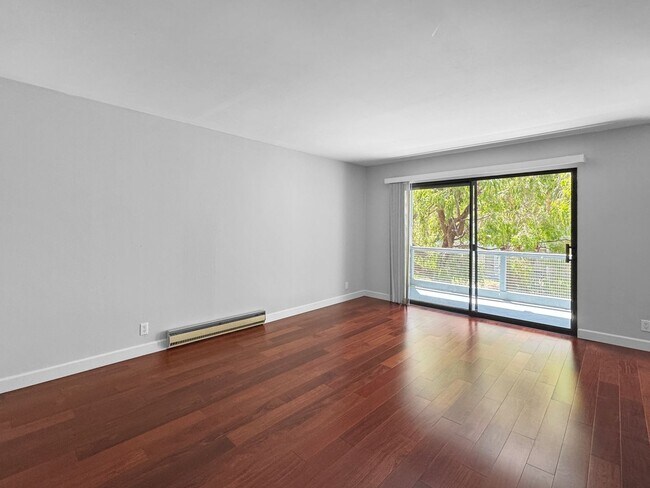Building Photo - Light-Filled 1-Bedroom with Modern Kitchen...