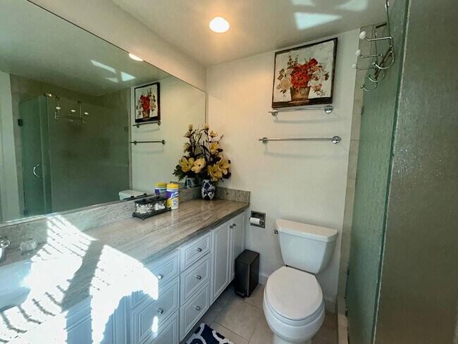 Building Photo - Beautiful Fully Furnished 4Bed/2Bath Home for Rent