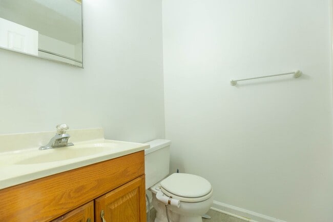 Building Photo - 3 Bed, 2.5 Bath, Townhome in Inwood, WV