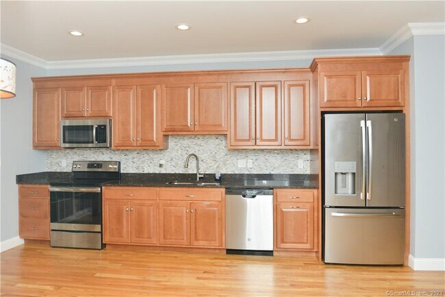 Building Photo - 17 Brookview Cir