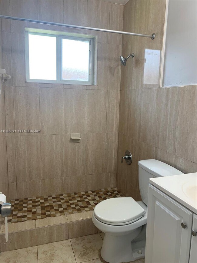 Building Photo - 15020 NE 6th Pl