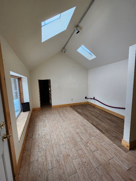 Building Photo - 146 Yonley