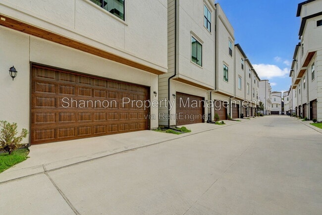 Building Photo - 2769 Freund St
