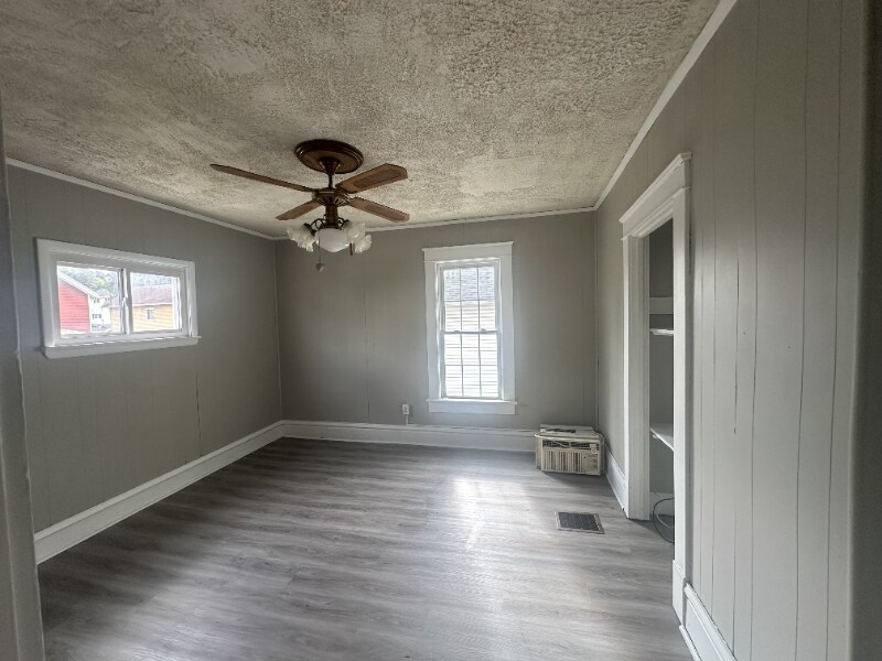 Building Photo - 102 W Chartes St