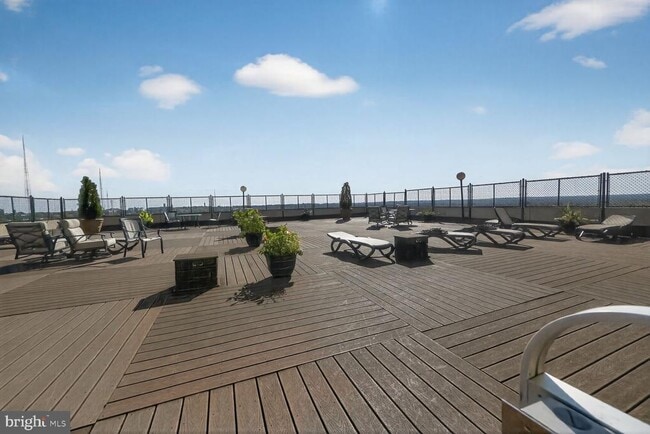 Building Photo - 4515 Willard Ave