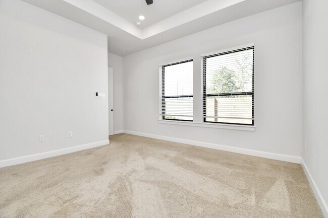 Building Photo - 1535 Park Path Dr