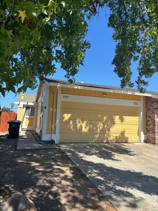 Building Photo - Charming Two-Bedroom, Two-Bath Duet in Pri...