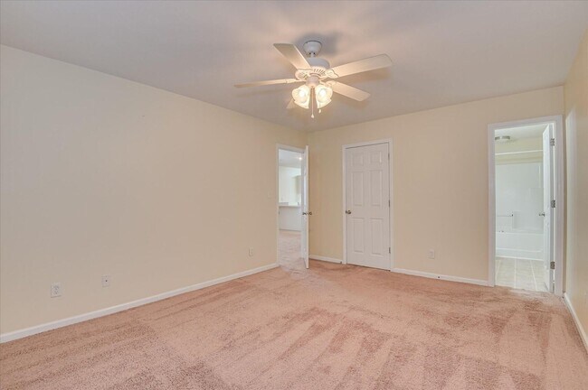 Building Photo - 2 Bedroom 2 Bathroom Townhouse