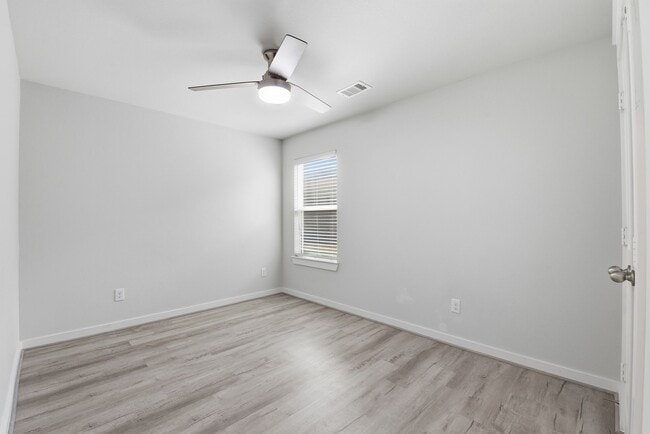 Building Photo - 12411 Southern Trail Ct