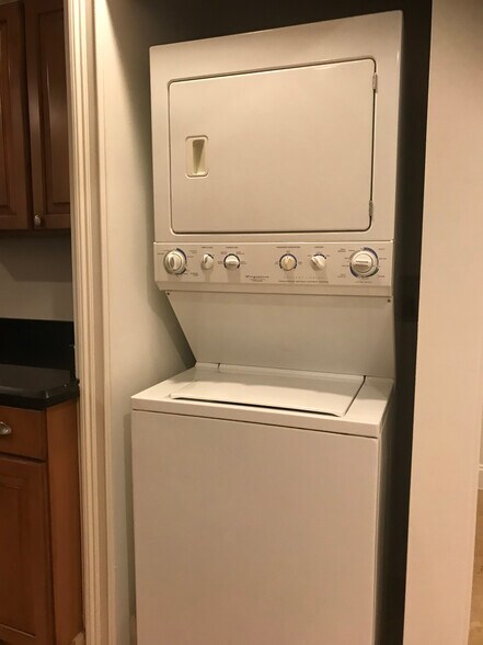 Building Photo - 247 Malverne Rd