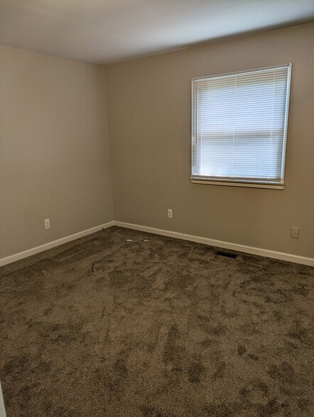 master bedroom - 11347 Ford Road