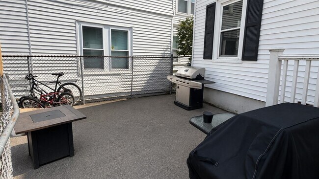 Building Photo - 131 Rindge Ave