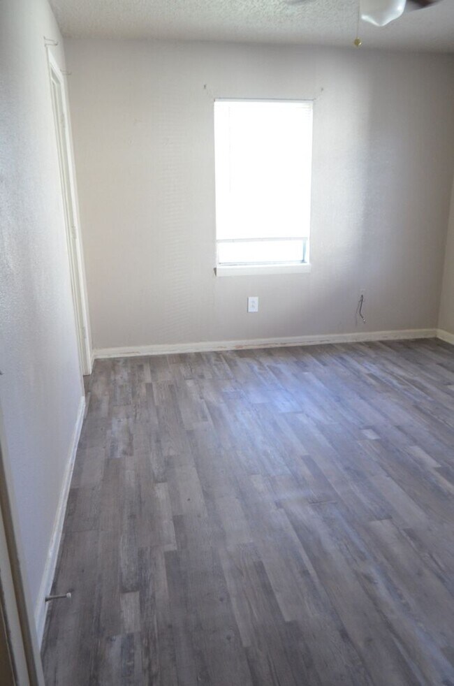 Building Photo - 1008 S 9th St