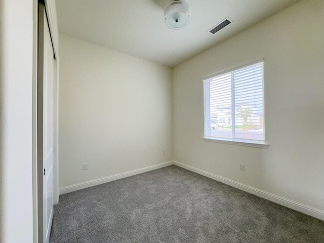 Building Photo - 3025 22nd Ave