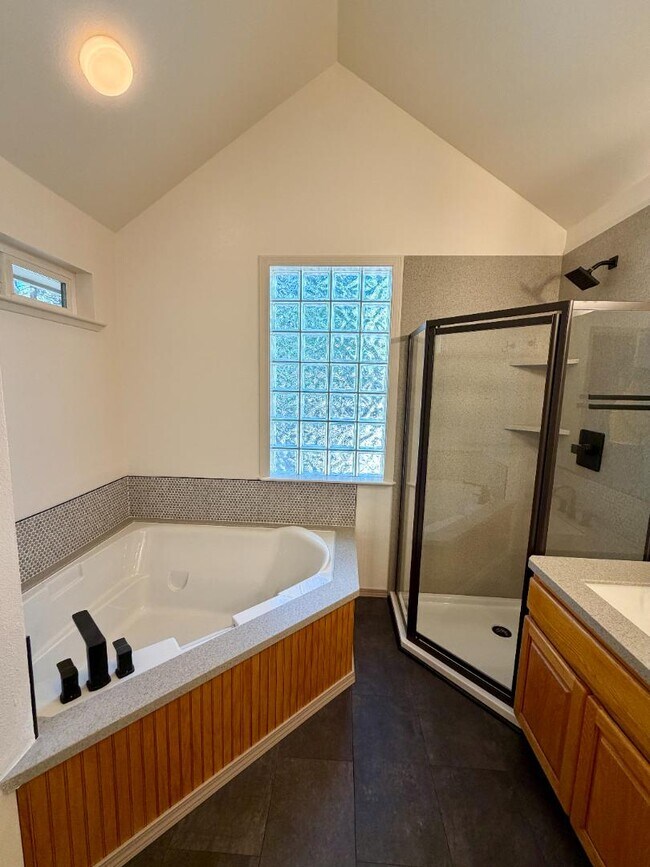 Building Photo - 61171 Minaret Cir