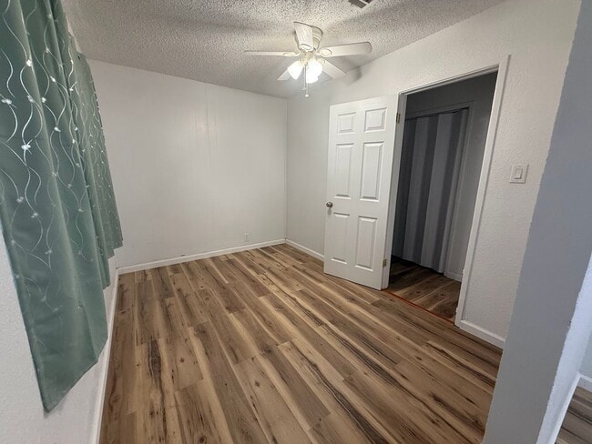 Building Photo - 809 Spruce Ave