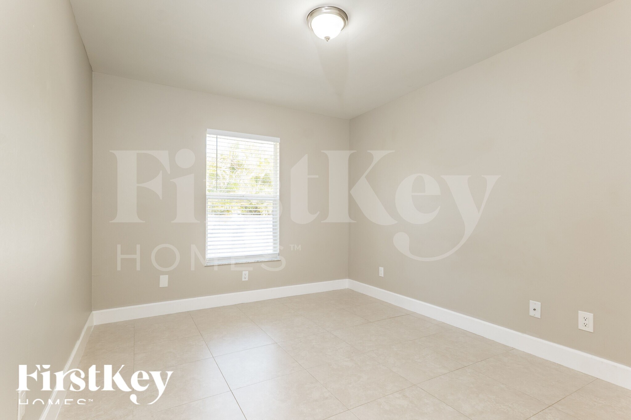 Building Photo - 2031 NE 9th Pl