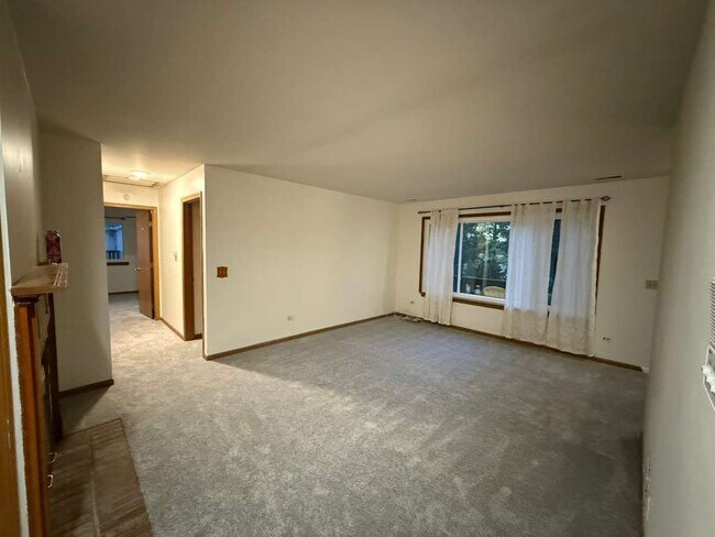 Building Photo - 320 Newport Ln