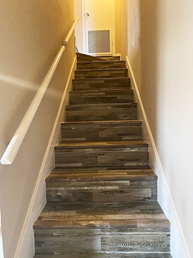 Building Photo - 8674 Glen Meadow Ln