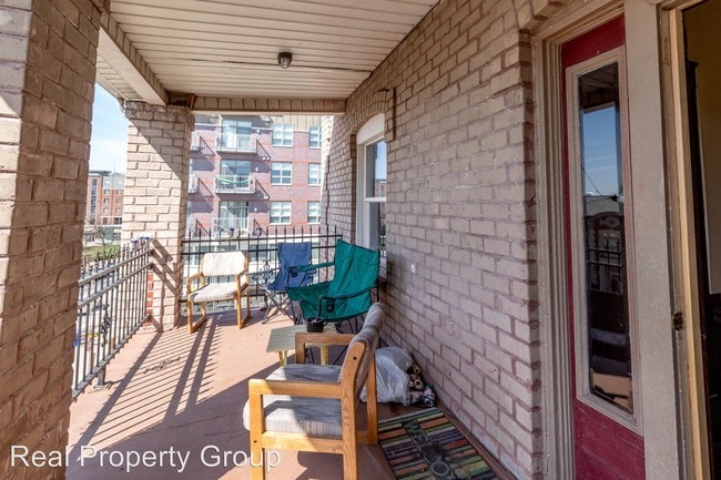 Building Photo - 400 S 9th St