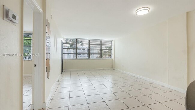 Building Photo - 2175 NE 170th St