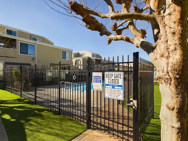 Building Photo - Remodeled 2-bedroom loft unit now available for rent!