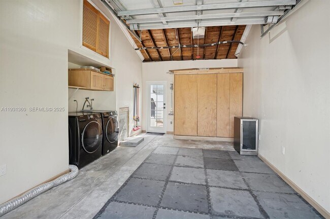 Building Photo - 3002 Segovia St