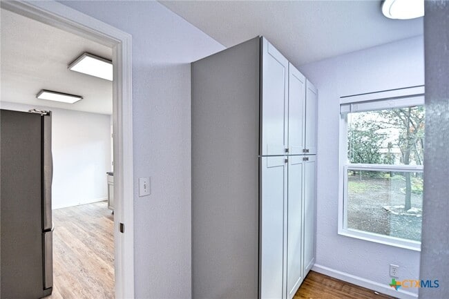 Building Photo - 571 W Merriweather St