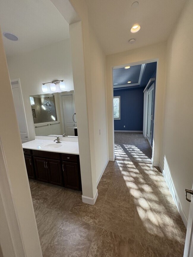 Building Photo - Dove Mountain 4 bedroom with Den 3,277 sq ...