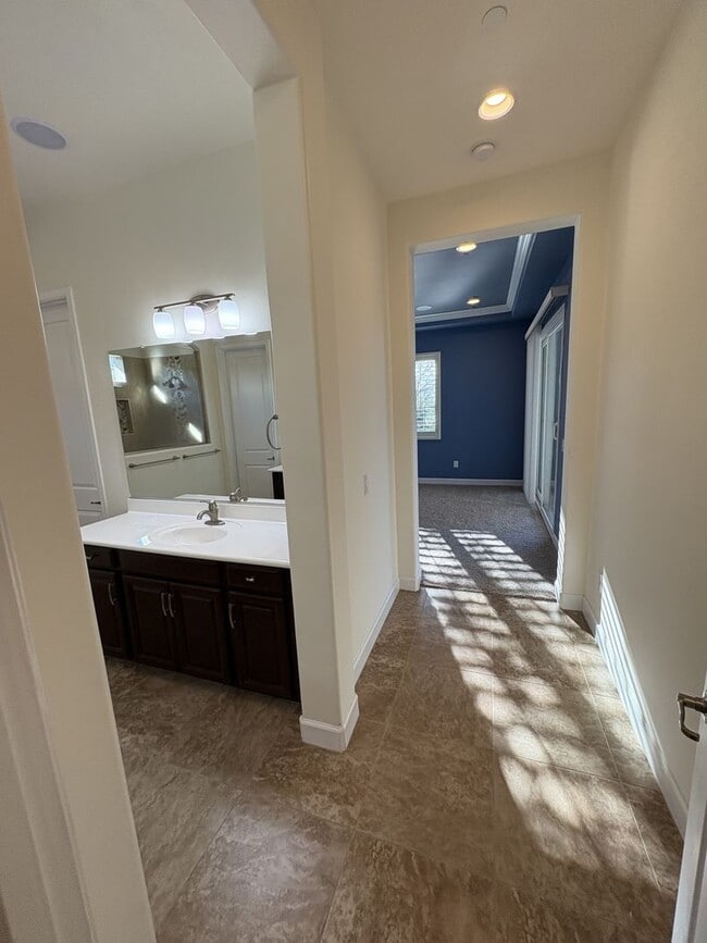 Building Photo - Dove Mountain 4 bedroom with Den 3,277 sq ft 3 car tandem garage