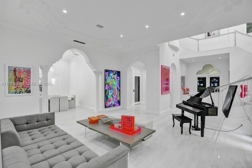Building Photo - 17001 Collins Ave