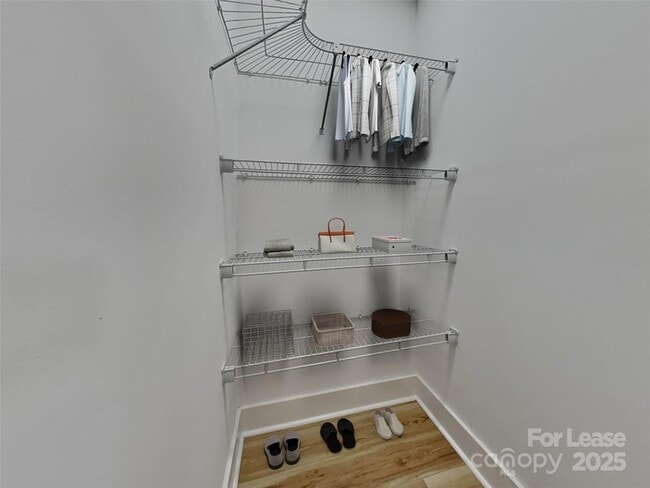 Building Photo - 2633 Brentwood Pl