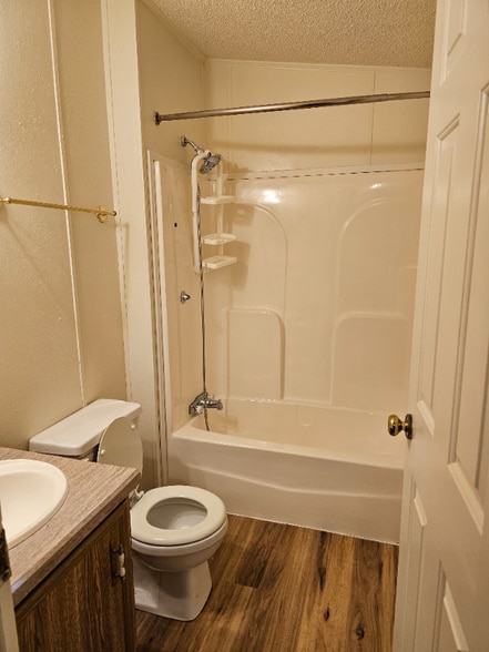 Building Photo - 217 W Fairlane Dr