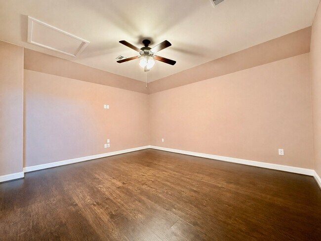 Building Photo - 7742 Candlelight Park Ln