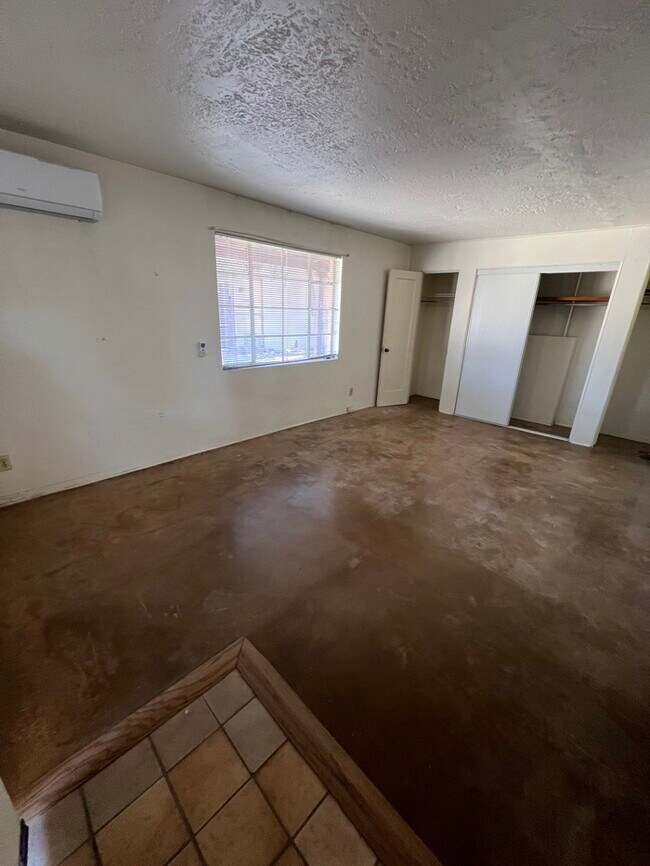 Building Photo - STUDIO FOR RENT